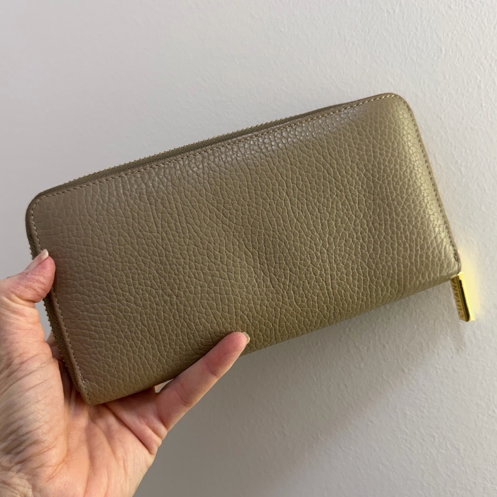 Cuyana Taupe Leather Wallet with Gold Accents-excellent condition!